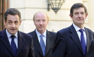 Nicolas Sarkozy et Jean-Pierre Jouyet accompagnés de Brice Hortefeux