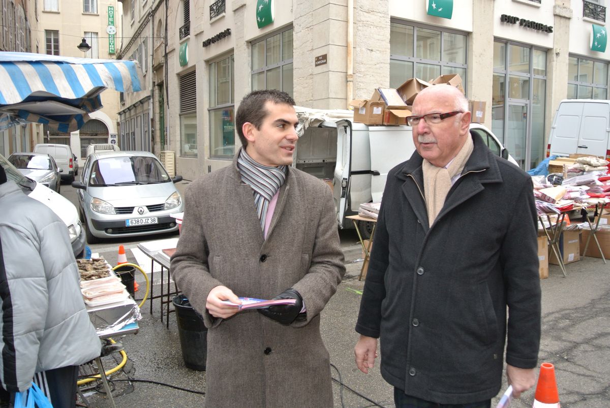 Mobilisation pour Nicolas Sarkozy sur le marché de Vienne